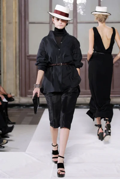 Look 32